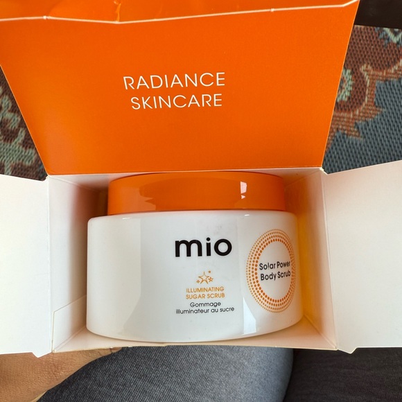 Solar Power Body Scrub - Vibrant Orange - Picture 3 of 3